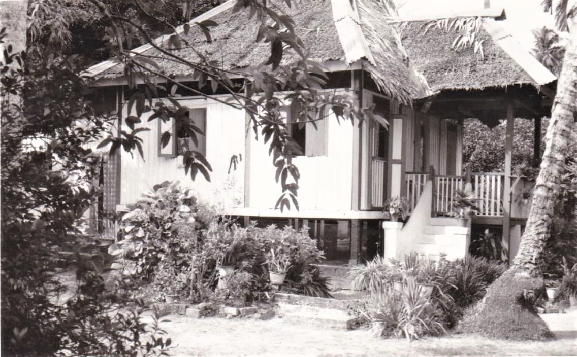 An old photograph of a kampung house in historical Aukang (Hougang). 