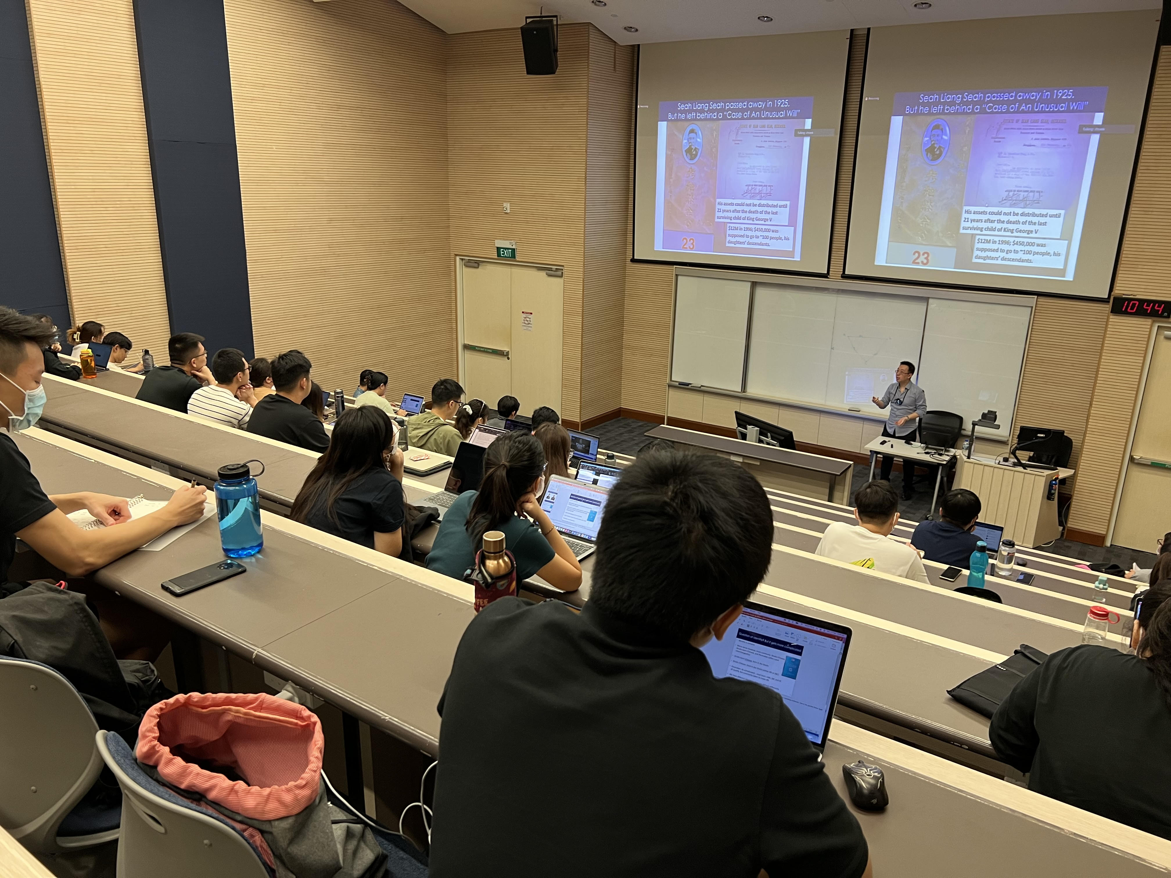 Shawn Seah delivering a lecture at the National University of Singapore. 